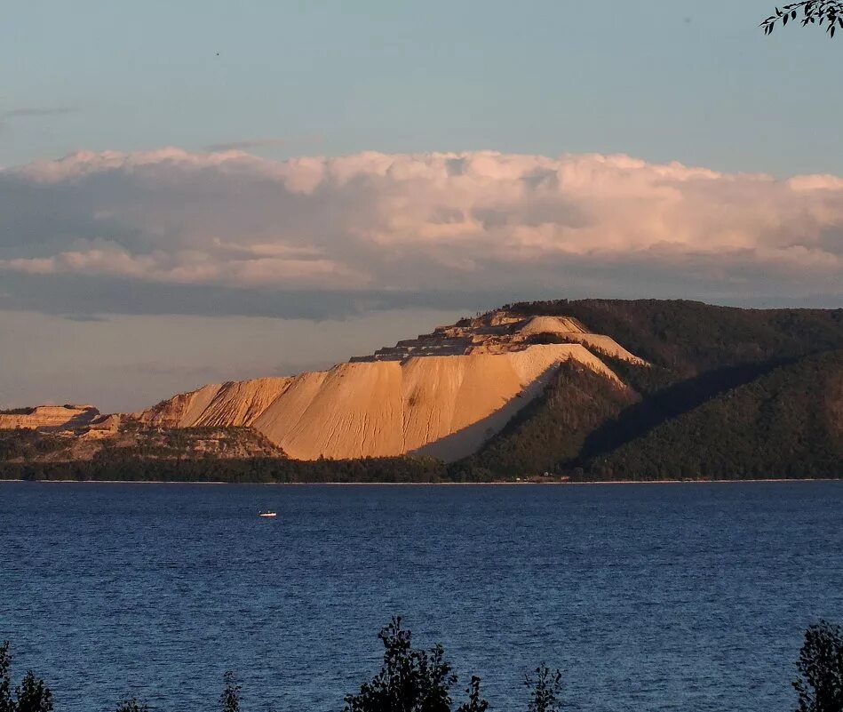 Приволжская возвышенность жигулевские горы. Горы тольятти. Самарская лука гора светелка. Самарская лука гора стрельная. Самара жигулевские горы.