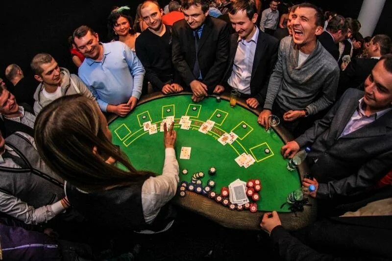 Любых мероприятий. Крупье Покер корпоратив. Покерный стол на мероприятие. Покер выездное казино. Выездное фан казино.
