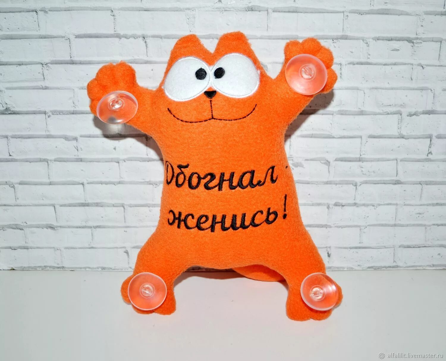 Кот саймон в машину. Кот на присосках в машину. кот саймон на присосках с надписью. кот саймон с надписью на машину. кот на присосках в машину с надписью.