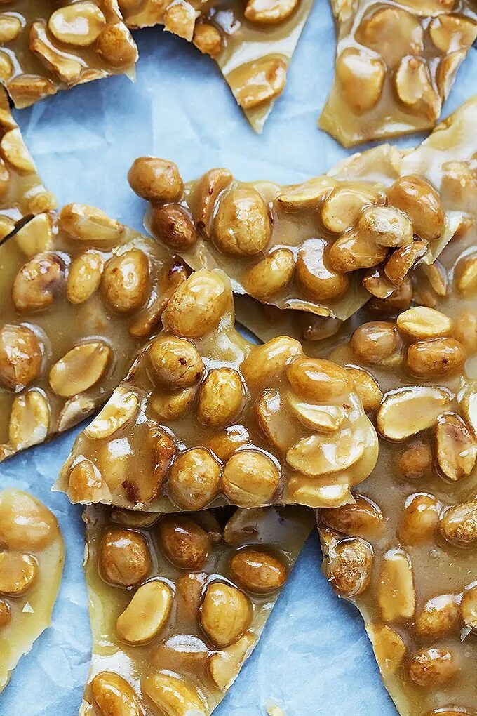 Карамельный арахис. Арахис в карамели. Орехи в карамели. Карамель с орехами твёрдая. Жареный арахис в карамели.
