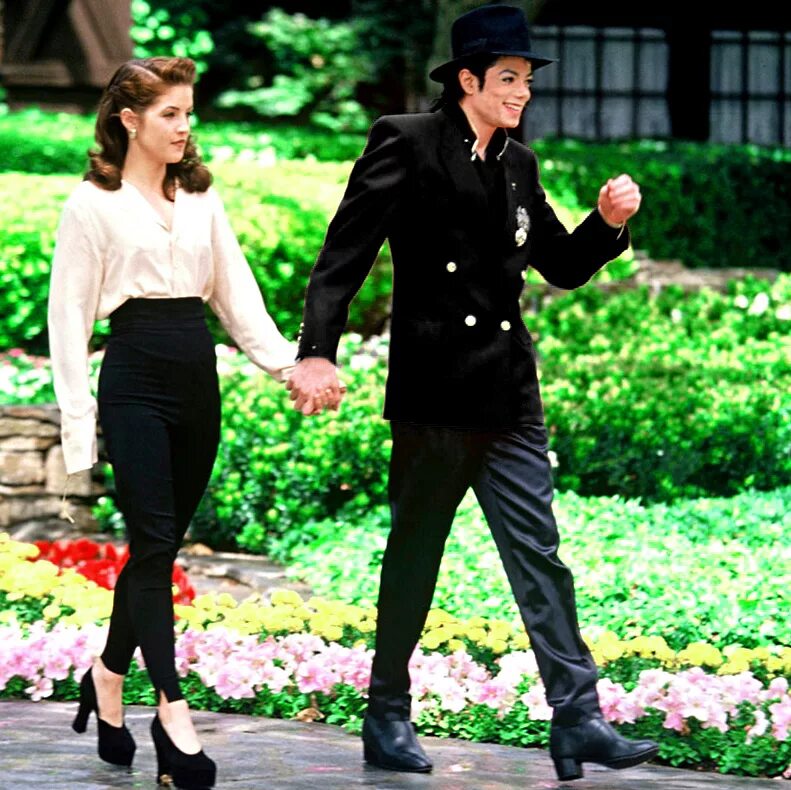 Нельсон манц симпсоны. Лиза мария пресли и майкл джексон дет. Майкл джексон и дженна пресли. Лиза мари пресли и майкл джексон. Lisa and mike.