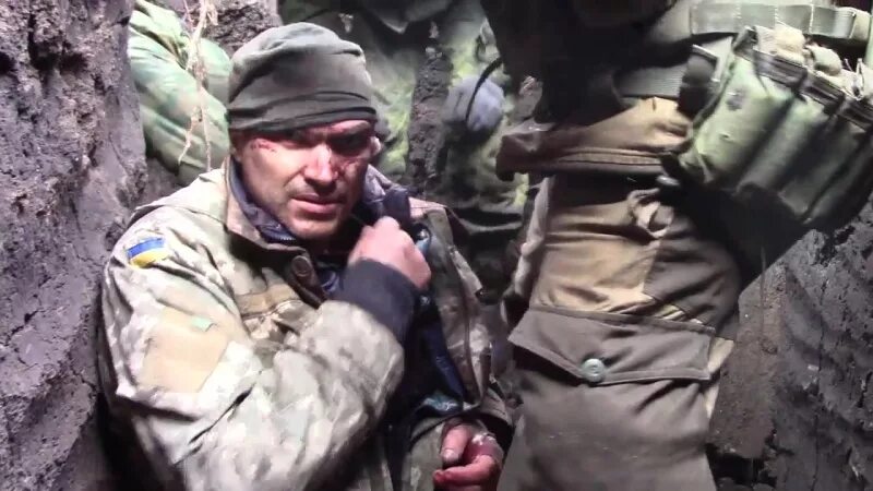 Взяли в плен укропа. Взяли в плен укропа. Взяли в плен укропа. Взяли в плен укропа. Кастрировали пленного всушника.