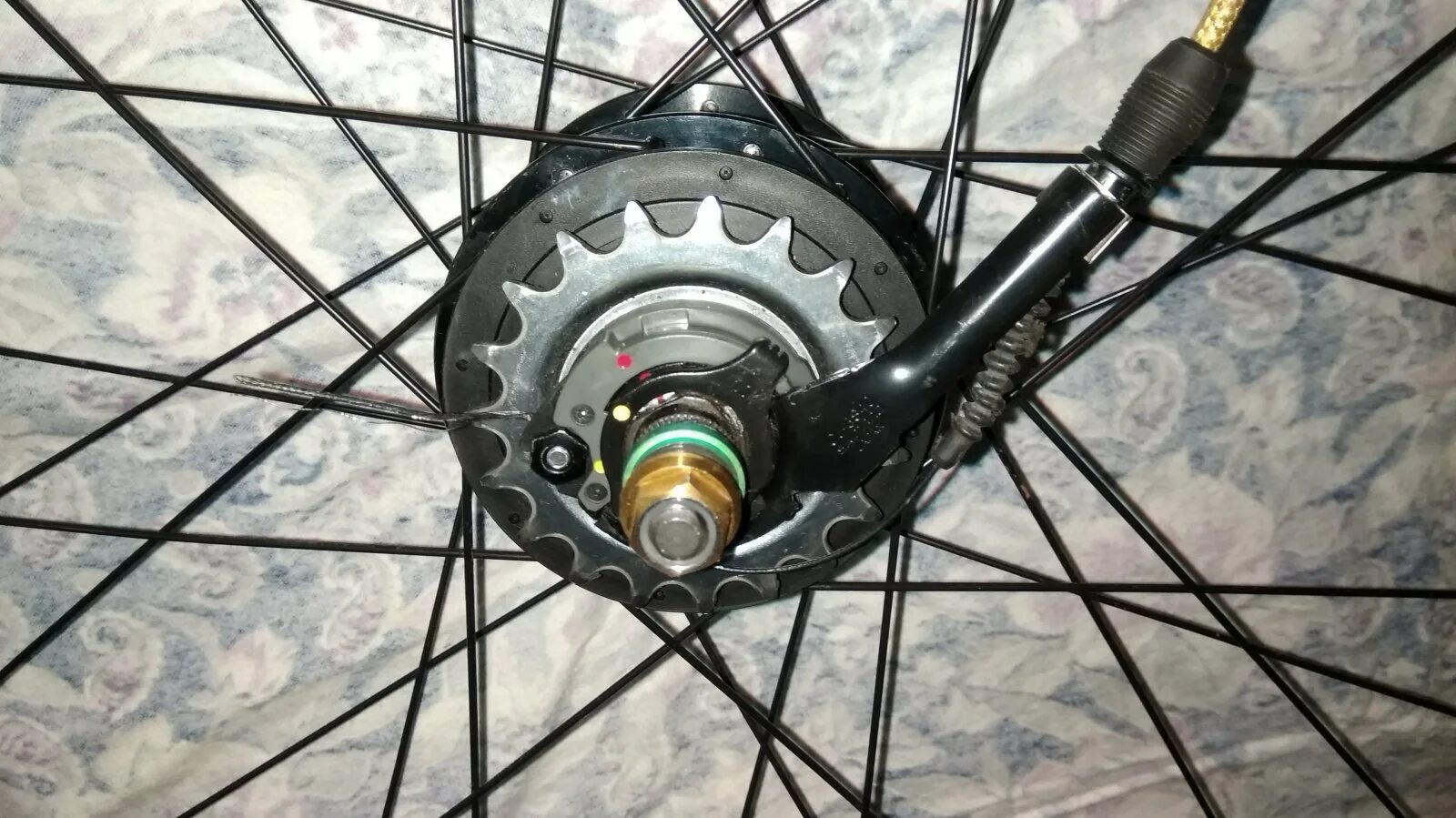 Как поставить заднее колесо на скоростном велосипеде. Планетарная втулка alfine 8. shimano alfine sg-s501 8 speed. shimano alfine 8 скоростная sg-s501 32 спицы. втулка шимано 3 скорости с колесом.