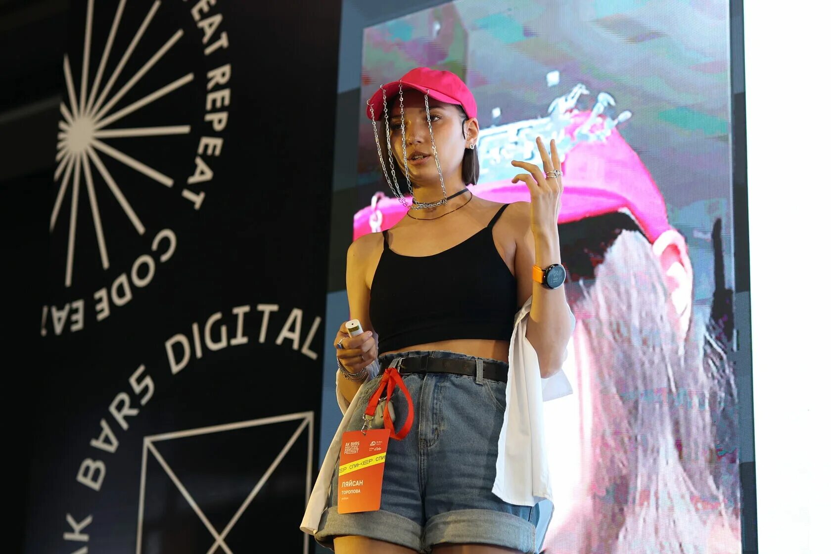 Фестиваль дали. Сальвадор дали тристан и изольда. Festival in figueras. Фестиваль сальвадором дали. Фестиваль дали.