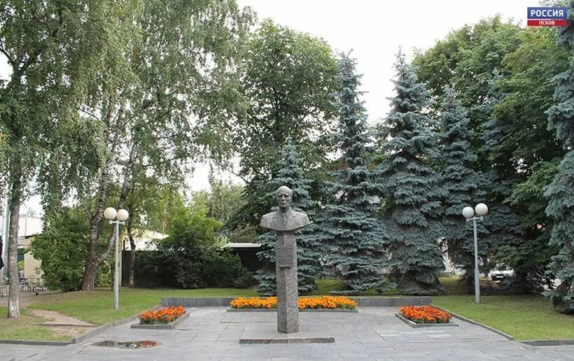 Памятники советского времени. Кофе с кикоином псков. Кафе кикоин псков. Кикоин псков. Кикоин псков памятник.