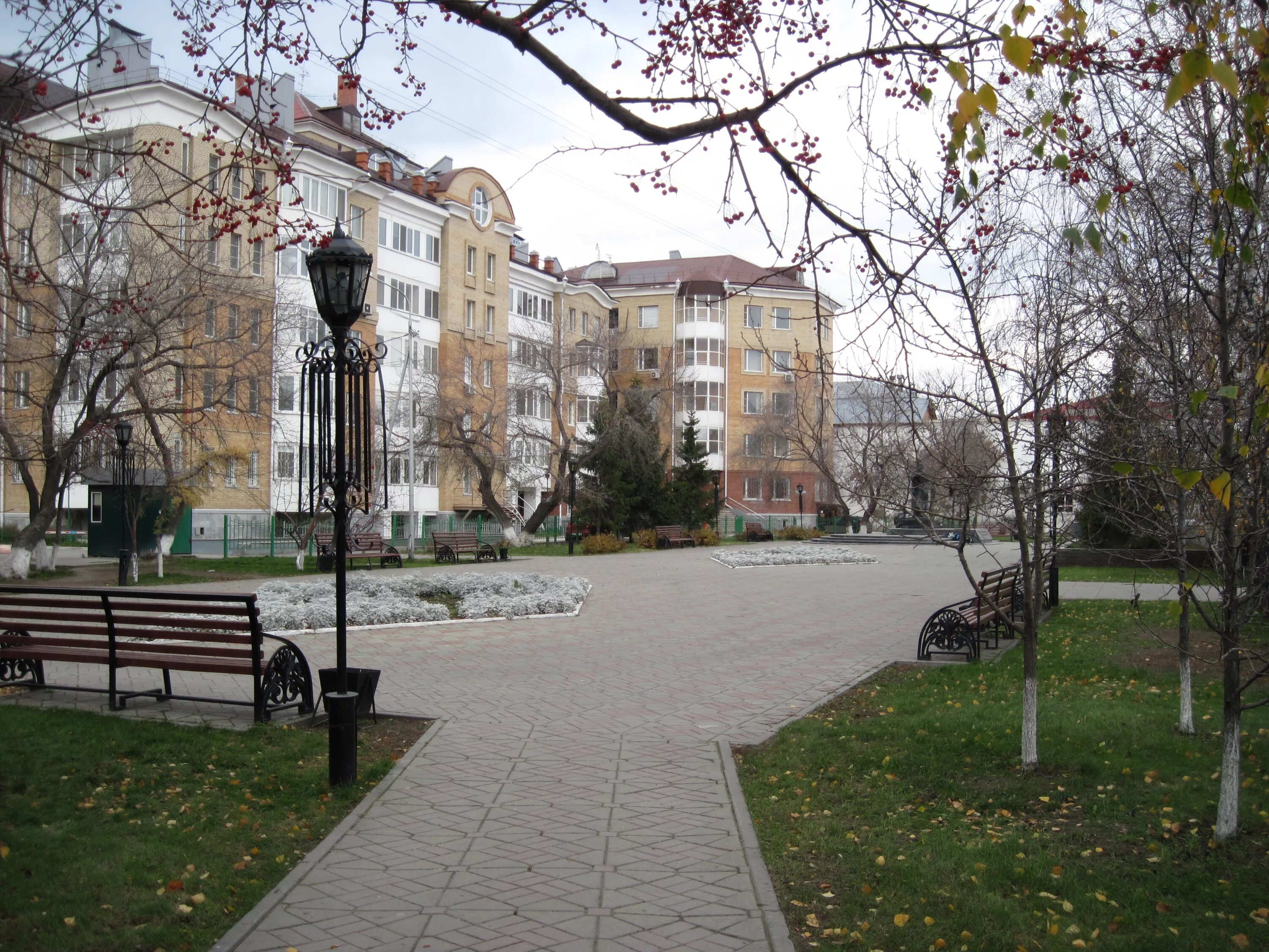 Сквер прощания. Памятник прощание Тюмень. Сквер прощания города Тюмень. Сквер Славянский Тюмень. Площадь прощанья