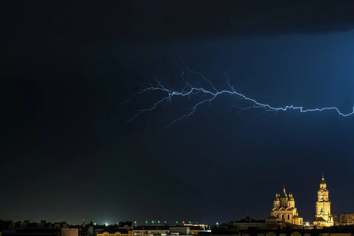 Гроза ночью. Первый гром днем в городе. Гроза в городе. Гроза в москве. Погода.
