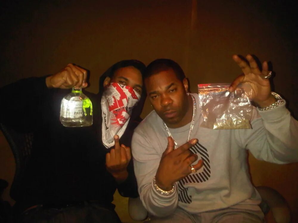 When l gone. Дочь эминема в клипе. When l gone. When l gone. Тупак изи и дре ноториус фото дизайн арт.