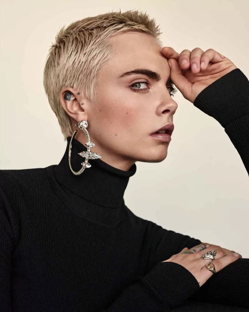 Кара Делевинь снова стала брюнеткой - Instyle.ru