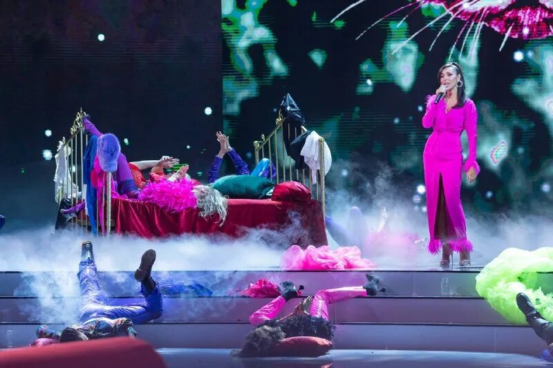 Шоу конфетка на тнт ведущие. Участники шоу конфетка на тнт 2023. Шоу конфетка певцы. The masked singer крокодил. Бабкина на шоу конфетка.