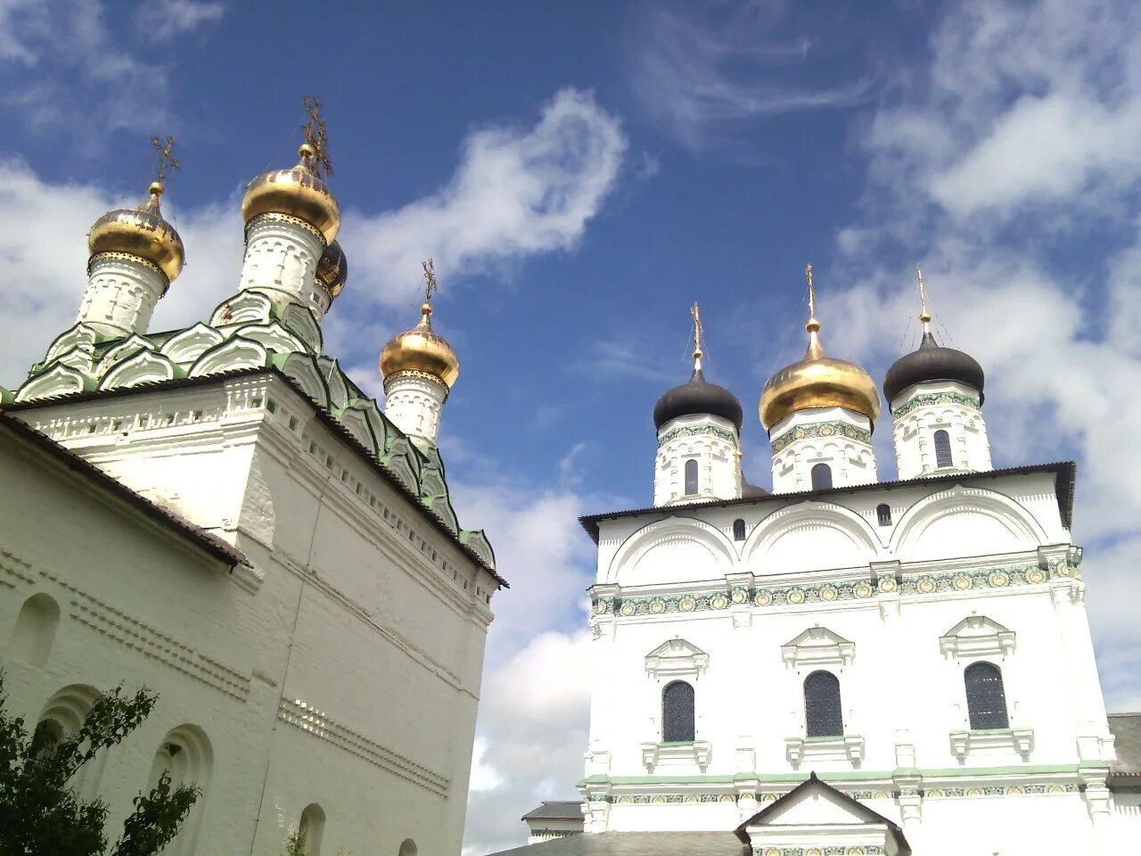 Иосифо волоцкий монастырь как добраться из москвы. Иосифо-волоцкий монастырь рядом храм николая угодника. доходный дом иосифо-волоколамского подворья. иосифо-волоцкий монастырь картины маслом. вид на ильинку от иосифо-волоколамского подворья.