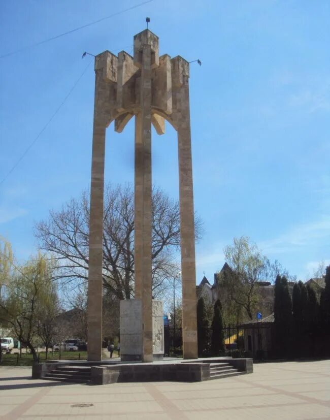 Памятники города ставропольского края. Хопёрская палатка ставрополь. Памятники города ставропольского края. Георгиевск город ставропольский край. Вечный огонь буденновск.