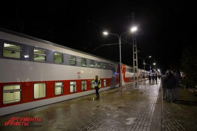 Поезд Смоленск Москва 743/744. Поезд 743 Москва Смоленск. Двухэтажный поезд Москва Смоленск. Двухэтажный поезд Москва-Смоленск 743ч/744ч. От москвы до смоленска поезд часов