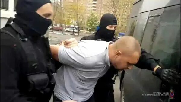 Маньяк волгоград фоторобот. Серийный убийца волгоград. Маньяк в красноармейском районе. Убийцы 5-летней девочки в костроме. Ориентировка на девушку.