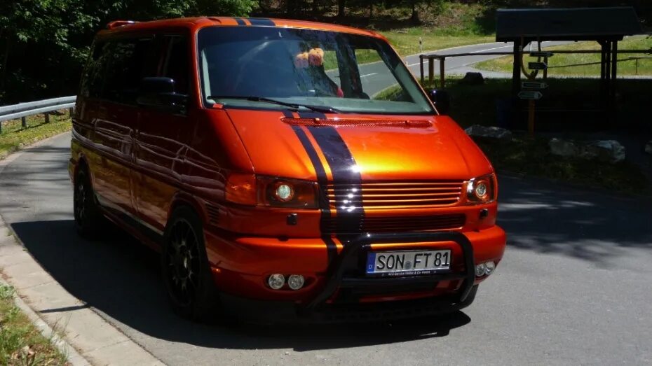 Фольксваген т4 в два цвета. Цвет для Фольксваген т4. Коричневый Фольксваген т4. Volkswagen Transporter t4 коричневый.
