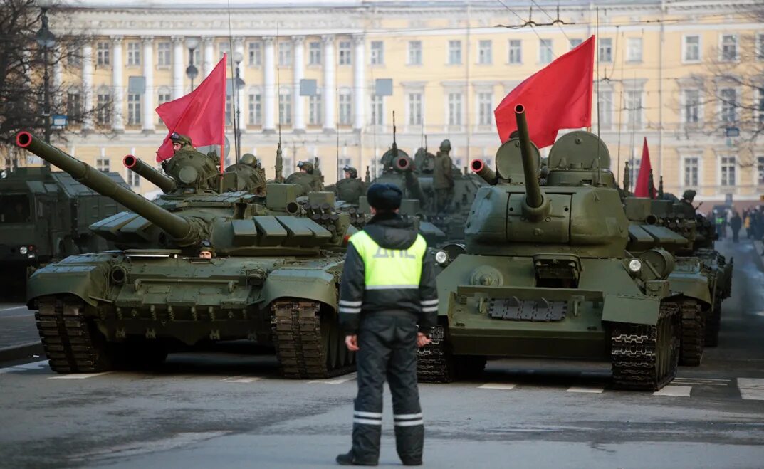 Движение парада. День Победы парад. Парад Победы в Петербурге. Парад 9 мая Петербург. Репетиция парада в Питере.