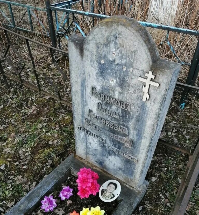 Найти на кладбище по фамилии уфа. Найти на кладбище по фамилии уфа. Кладбище жаровиха архангельск. Левобережное кладбище могилы. Деревенские могилы.
