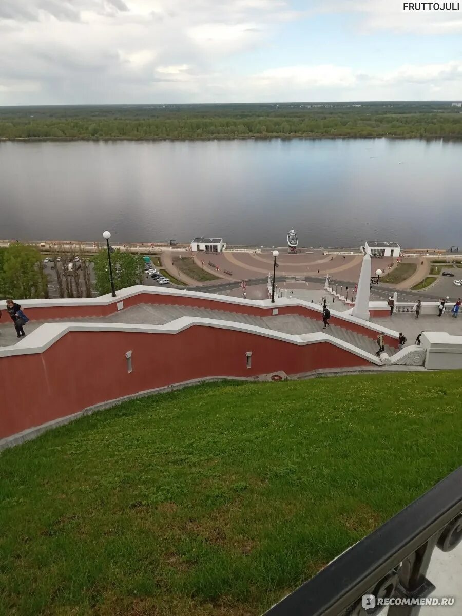 Чкаловская лестница в нижнем новгороде сколько ступеней. Чкаловская лестница. Нижний Новгород лестница. Нижний Новгород лесенка. Лестница в Нижнем Новгороде сколько ступенек.