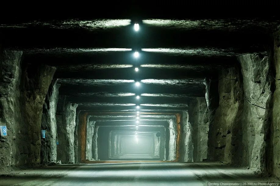 Стена шахты. Шахты бахмута. туннели шахты подземные в г.шахты. подземные шахты геншин. подземные горные выработки.