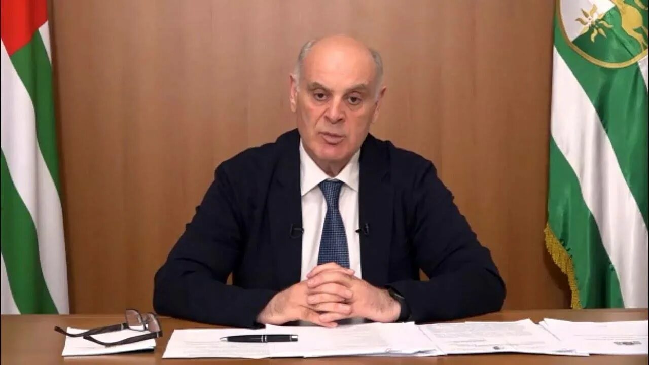 Государственные устои. Государственные устои. Поклонник культуры и устоев другого государства. Бжания и путин. Устои конституционного строя.