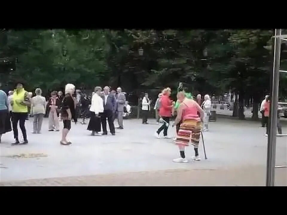 Сокольники танцы видео. Танцы в парке сокольники. марго сокольники гноринская. танцы в сокольниках для пенсионеров. парк сокольники танцевальная площадка.