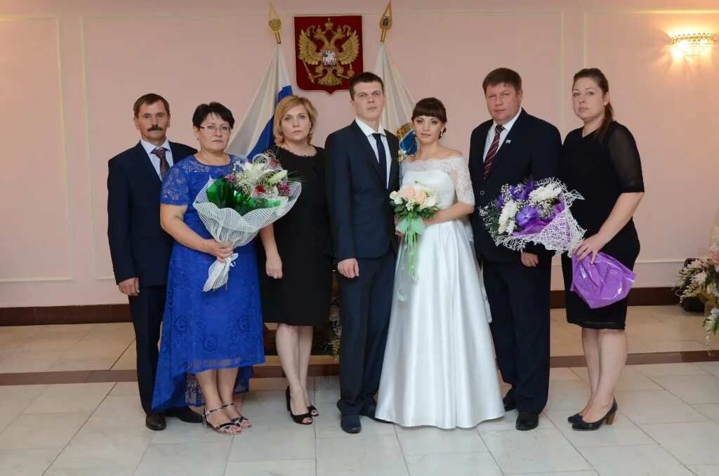 Дворец бракосочетания на интернациональной тамбов. Загс родители. Встреча молодых после загса. Благословение родителей жениха на свадьбе. Невеста в загсе.