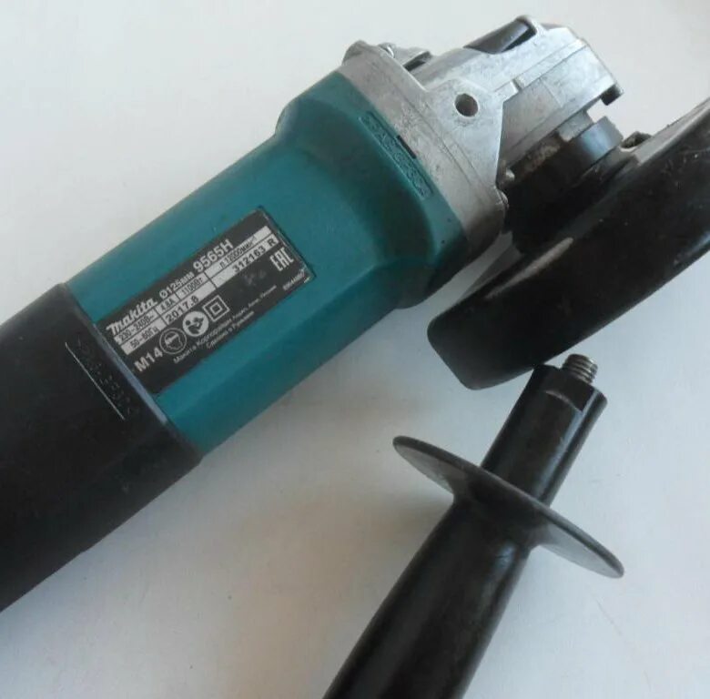 Купить болгарку б у. Болгарка Makita 125мм. Pa6 gf30 Makita болгарка. Болгарка Макита 125 ag5030. Болгарка Макита 125 м10.