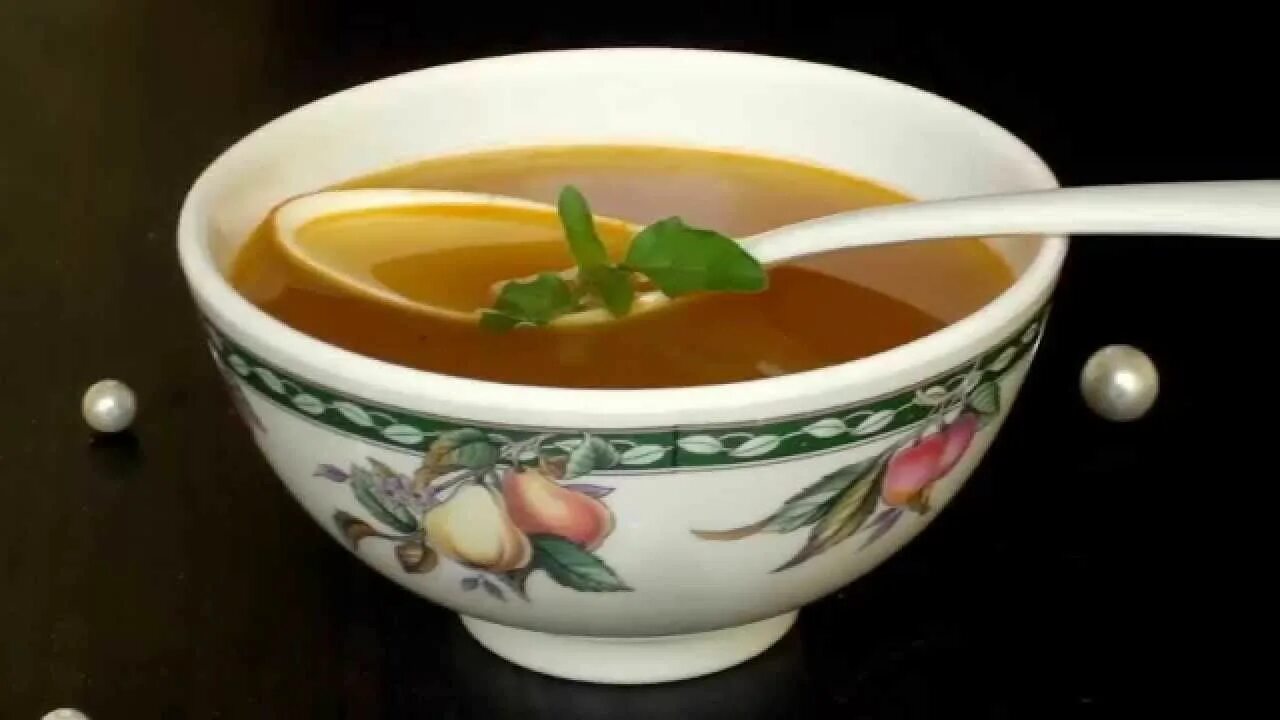 Good soup. Куриный суп с лапшой. Супчик при простуде. Супы при фарингите. Супница Soup Relax.