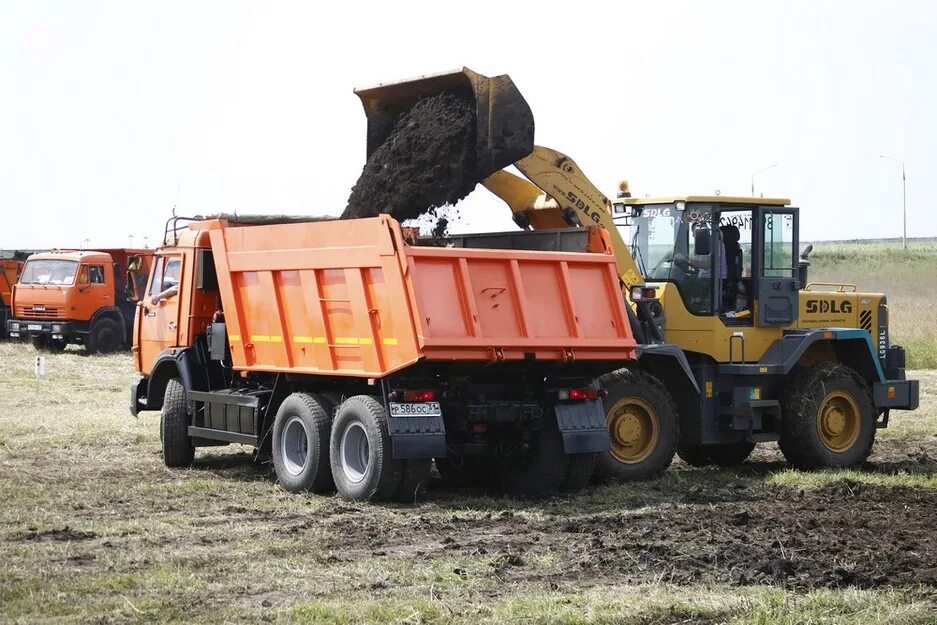 Требуется водитель на самосвал. Самосвал категории в. Требуются тонары. Гк магистраль тольятти. Водитель камаза.