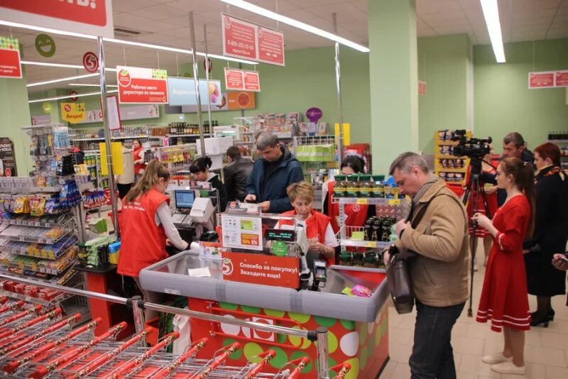 Brawla store. Пятерочка. Открытие магазина. Первый магазин Пятерочка в России. Магазин Пятерочка фото.