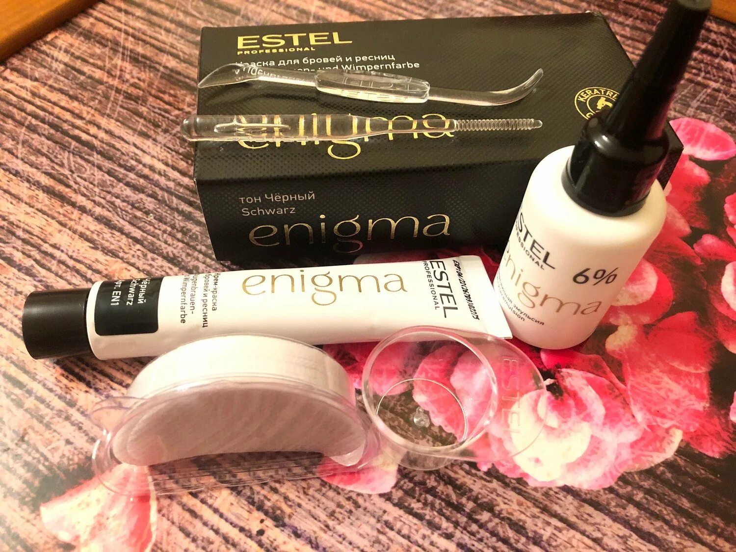 Краска для ресниц enigma. Краситель эстель энигма. estel enigma колористика. краска для ресниц эстель энигма черный. краска для бровей.