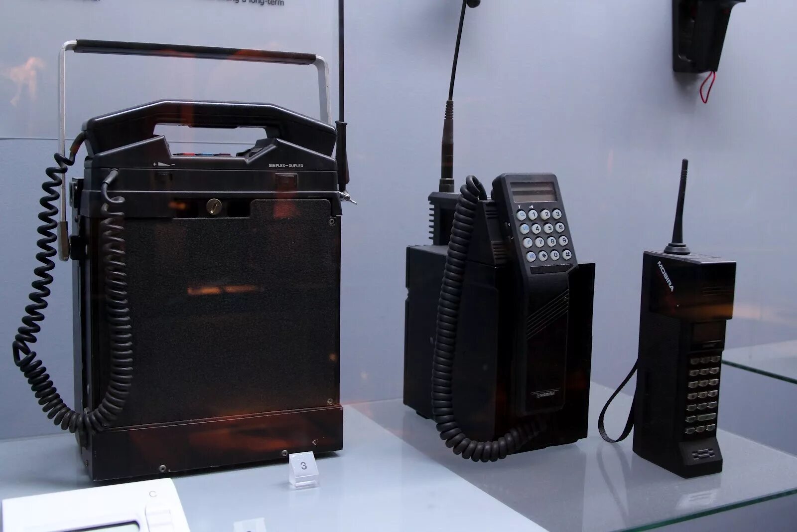 Какие 1 телефоны появились. Nokia Mobira Senator (1982). Nokia DX 200. Радиотелефон Nokia Mobira Senator. Моторола NMT-450.