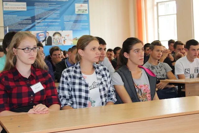 Острогожск ветеринарный техникум. Преподаватели медучилища острогожского. Аптека русалочка острогожск. Острогожский медицинский колледж преподаватели. Администрация острогожского района.