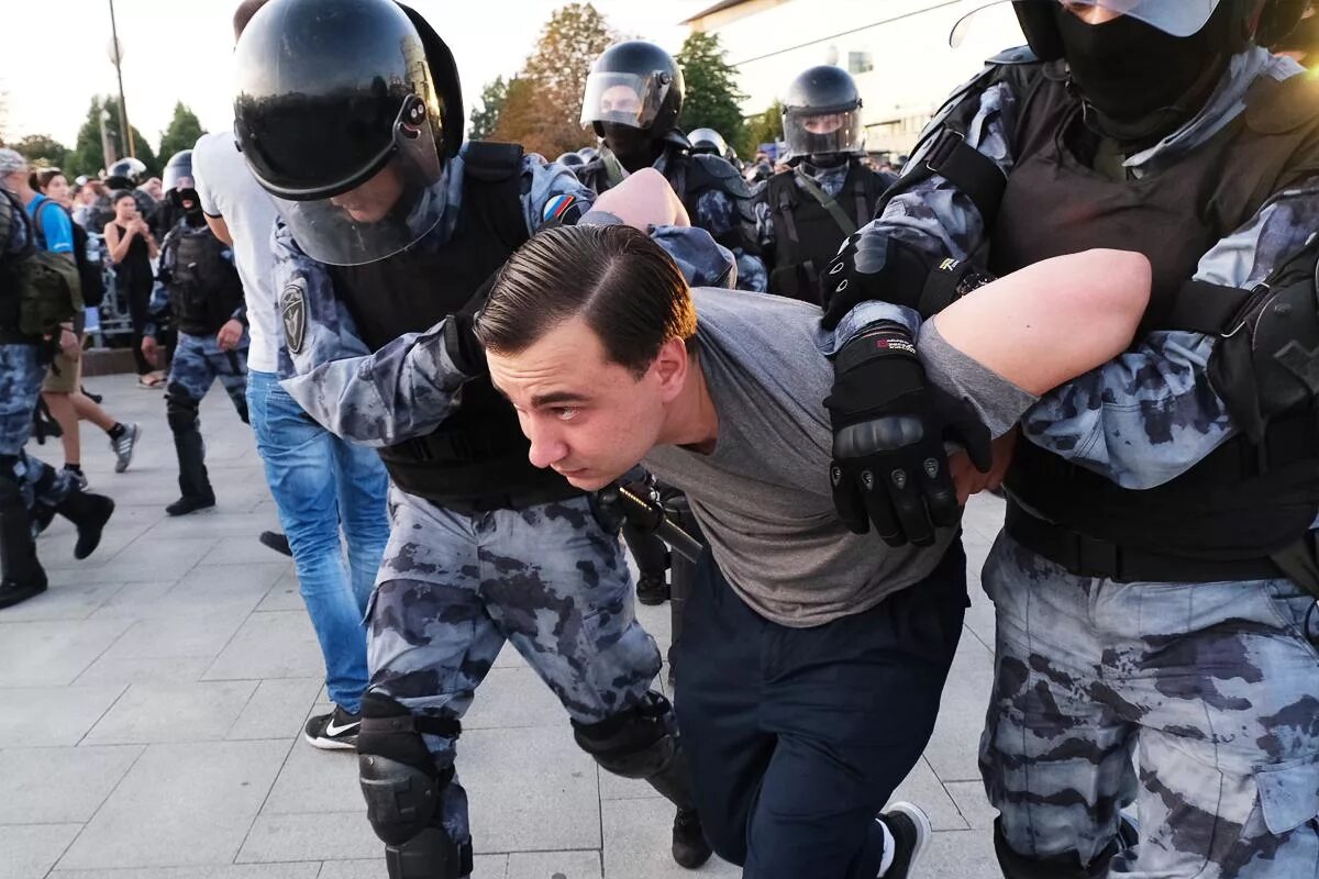 Митинги в Москве 2019 задержания. Задержание на митинге в Москве. Москва после митингов