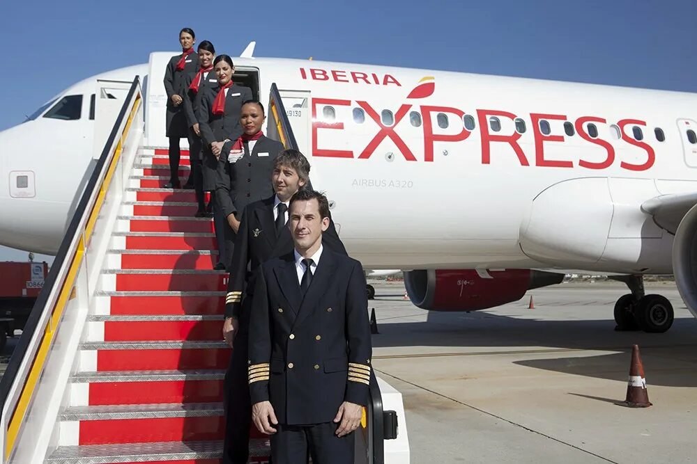 Iberia airlines. Испанские авиалинии. Iberia airlines сайт. Испания авиакомпания iberia. Иберия авиакомпания.