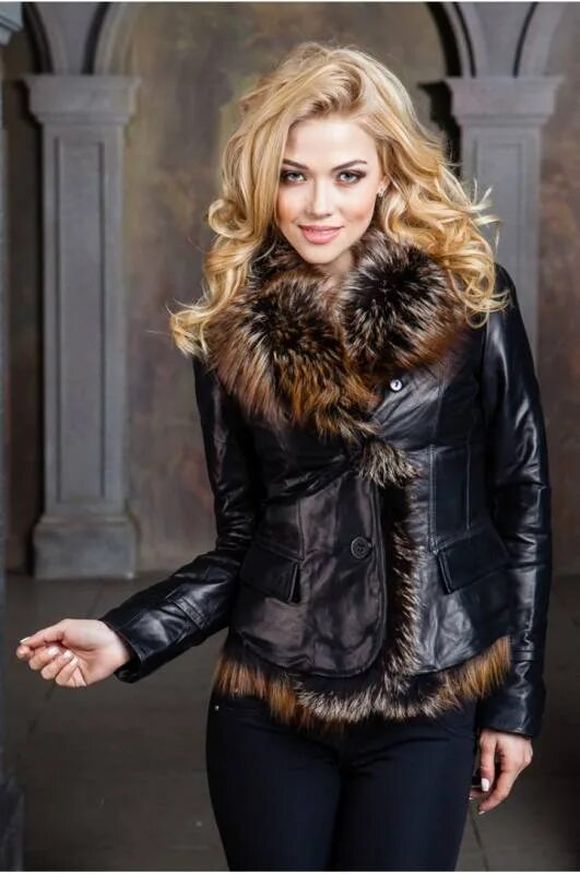 Зимние куртки натуральная кожа. Кожаная куртка с мехом. Кожаная куртка с мехом женская. Куртка кожаннаяс мехом женская. Модные кожаные куртки с мехом.