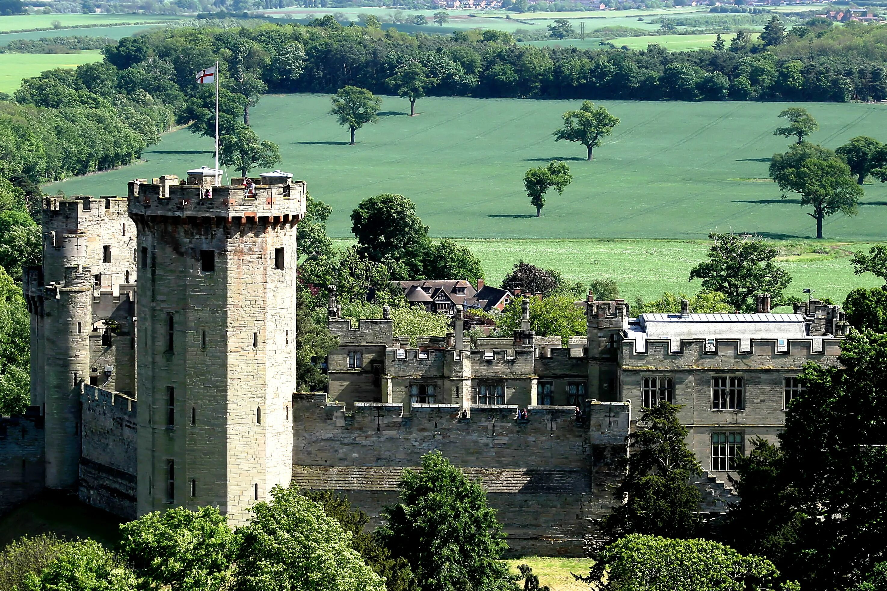 Carew castle ghost. Уоллингфорд. Castle ln. Castle ln. Чимниз замок англия.