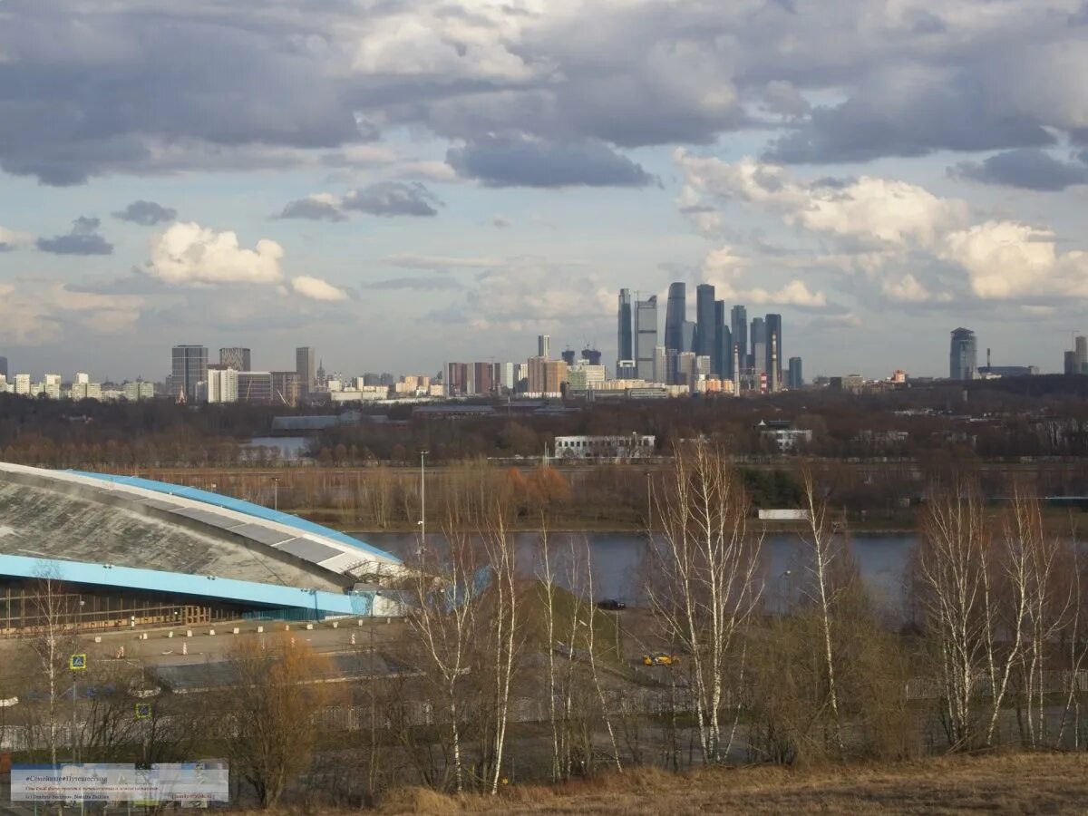 Погода в крылатском сегодня. Велотрек Крылатское. Олимпийский парк в Крылатском. Олимпийский велотрек в Крылатском. Крылатские холмы 2023.