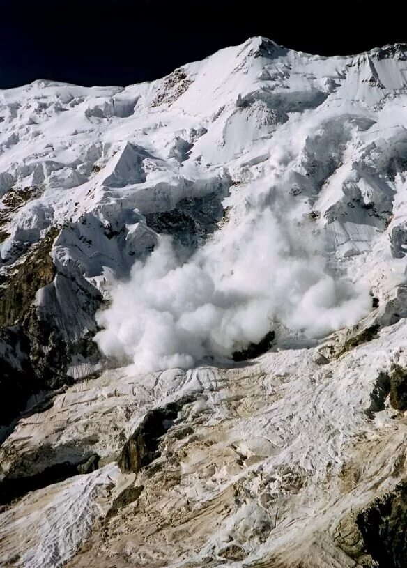 лавина кавказ. стихийные бедствия лавина. аннапурна снежная лавина. Avalanche. движение лавины.