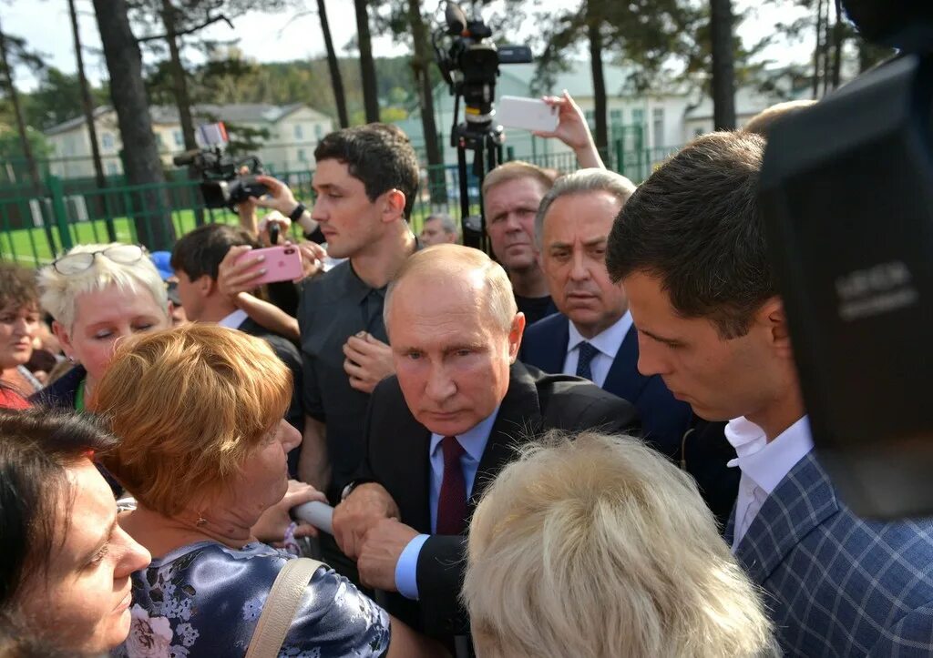 Встреча Путина с народом. Встреча Путина с жителями Иркутска.