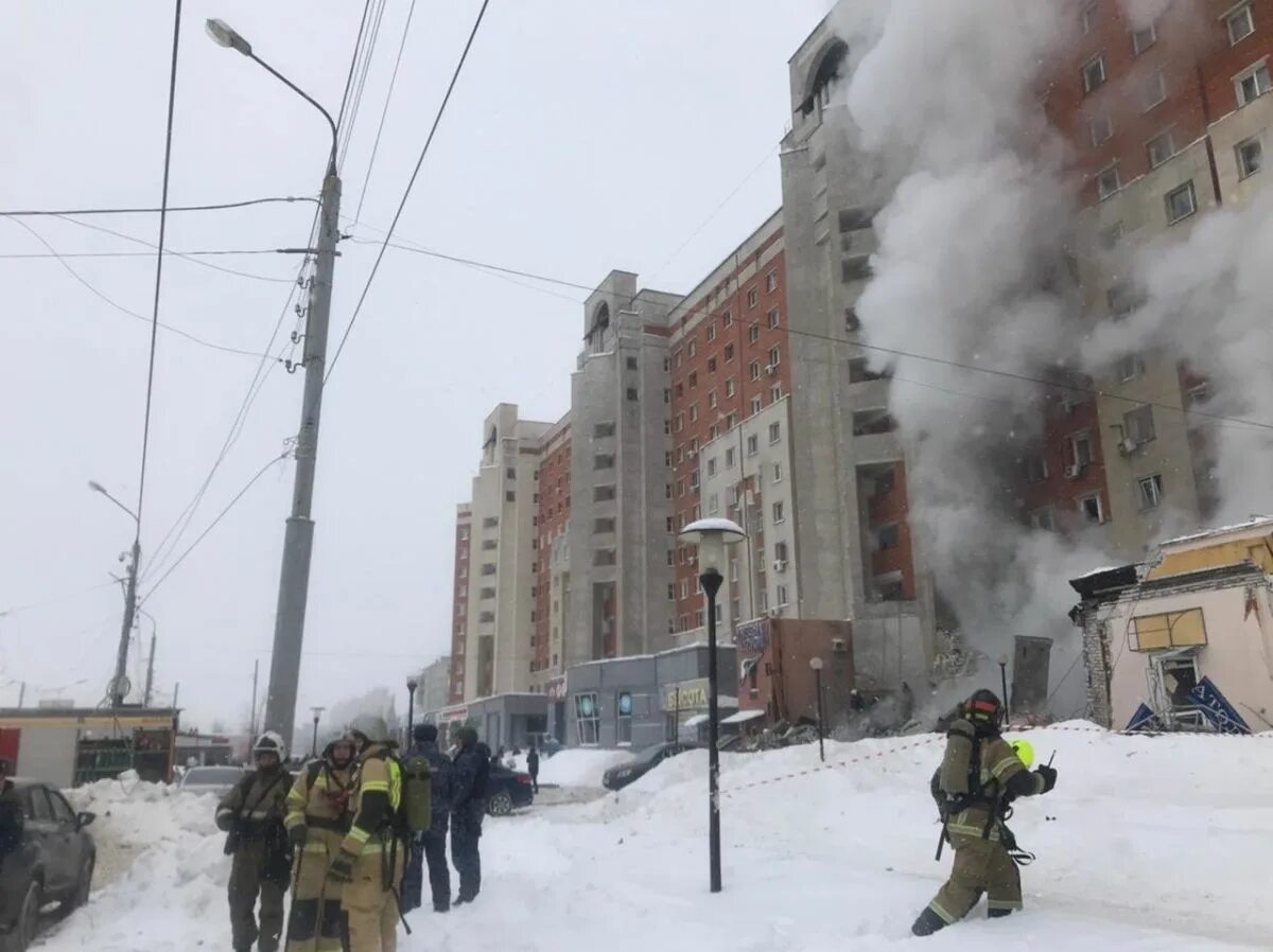 Что взорвалось в нижнем новгороде сегодня. Взрыв газа в нижнем новгороде. взорвавшийся дом в нижнем новгороде 9 февраля. пожар на мещере нижний новгород вчера. пожар на мещере нижний новгород сегодня.