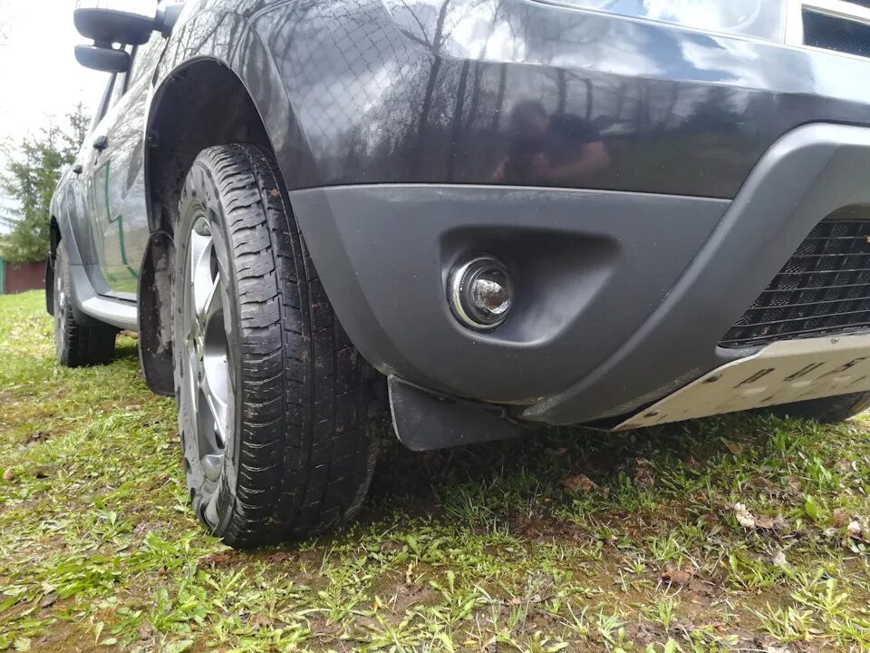 Установка противотуманных дастер. Птф дастер 2014. renault duster птф. птф линзовые на renault duster. дастер 2 птф.