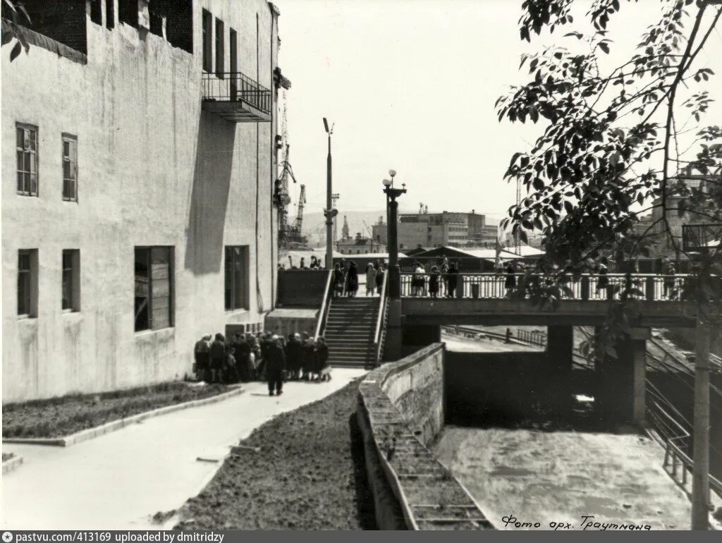 Канал ретро программа передач на сегодня. Коммерческий причал во владивостоке. Программа ретро владивосток. Программа ретро владивосток. Владивосток ретро и новое.