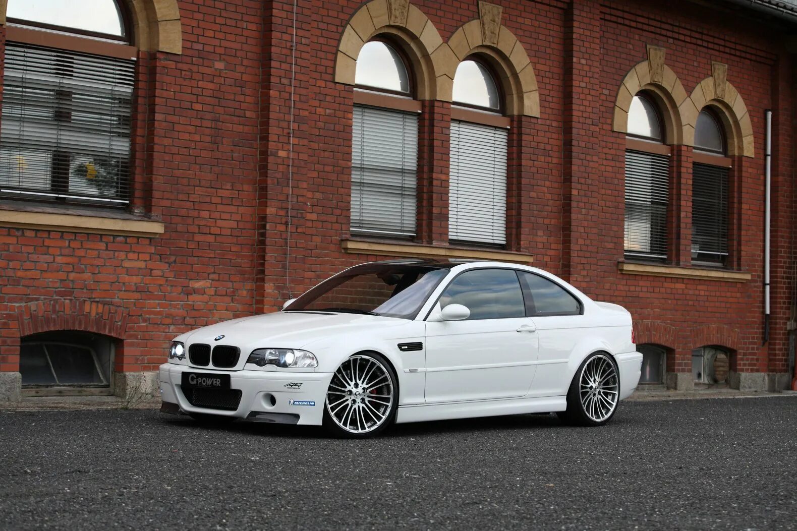 M3ga nh