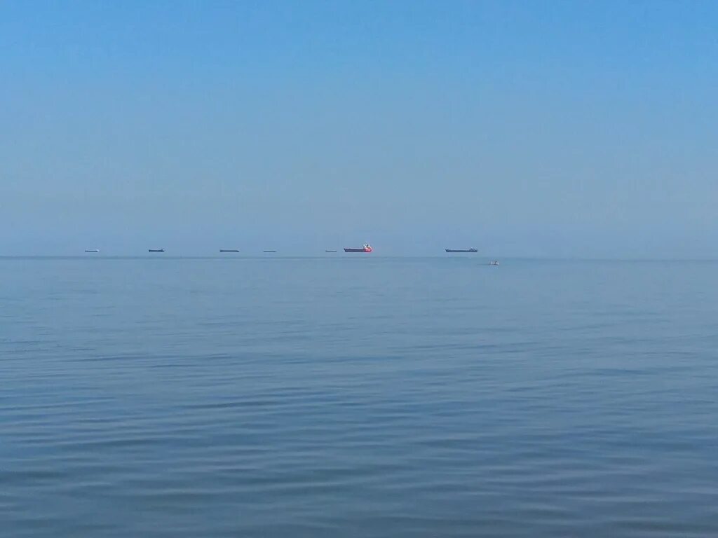 Ейск мариуполь морем. Ейск вид на мариуполь. мариуполь из ейска. ханское озеро в ейске. вид на мариуполь из ейска.