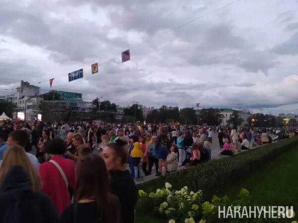 Салют 300 летие екатеринбурга вертикально. День года в екатеринбурге 2023. День города екатеринбург 2023. Парк салют на карте. 300 лет екатеринбургу.
