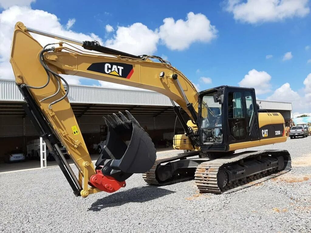 Экскаватор caterpillar cat320d. Катерпиллер экскаватор гусеничный 320. Экскаватор caterpillar 320. Экскаватор cat 320. Экскаватор caterpillar 320d2l.