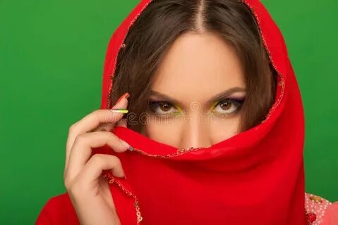 Завязывать рот платком