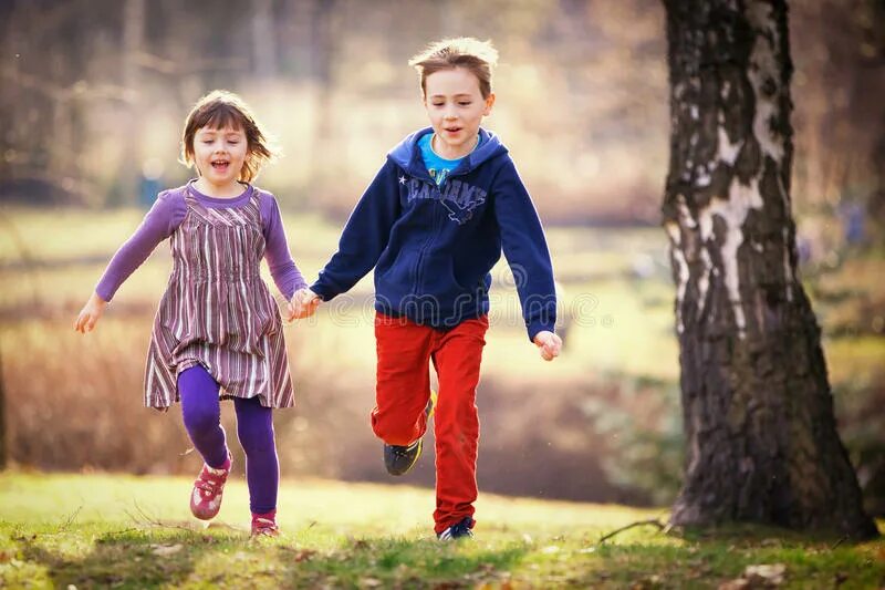 Брат и сестра стоковые. Brother or sister. Брат и сестра голубом платье.