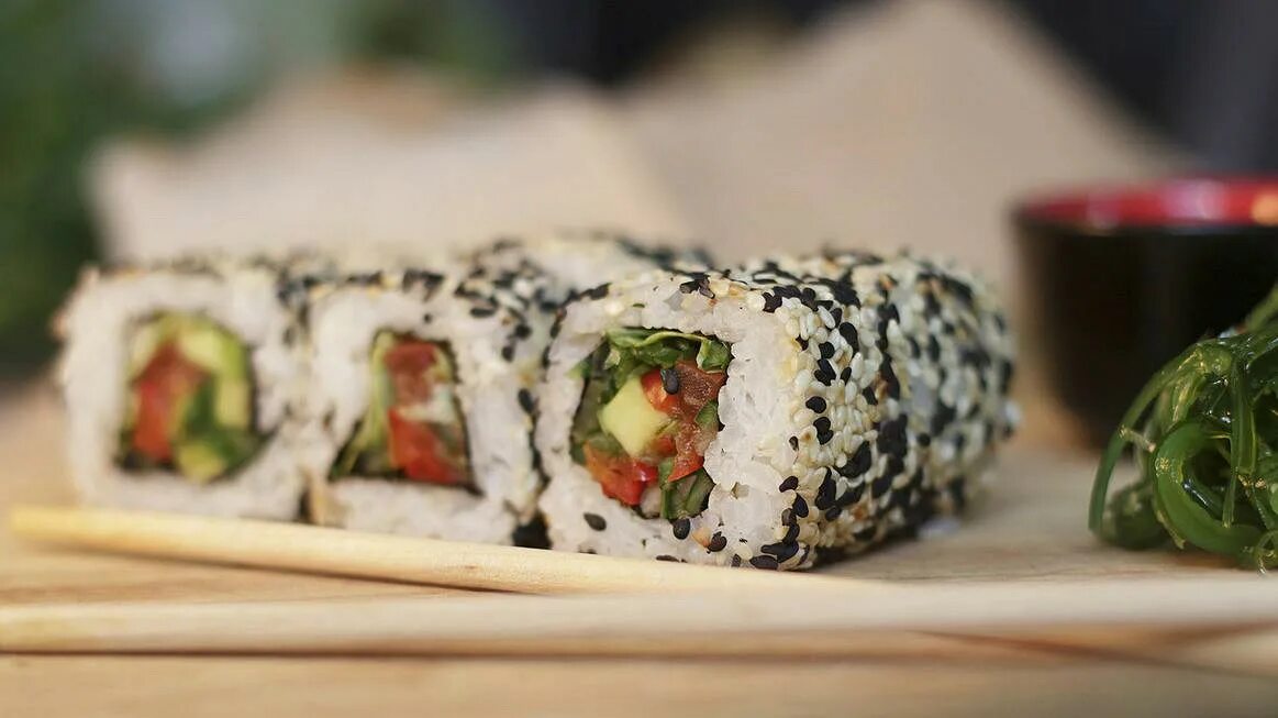 Wild roll. Роллы Краснодар. Роллы Краснодар кафе. Роллы Краснодар ул.Уральская. Pro sushi.